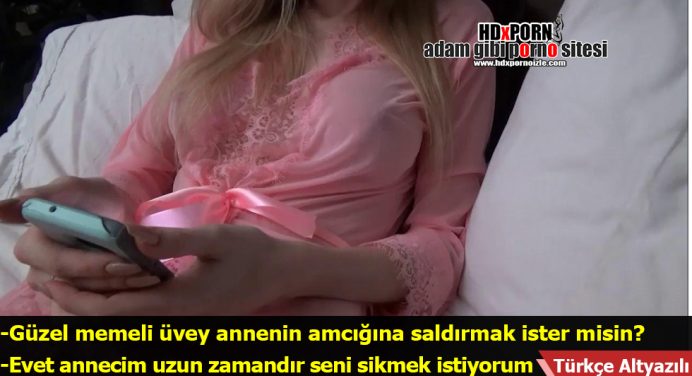 Gecelik giymiş annemin amına indiriyorum