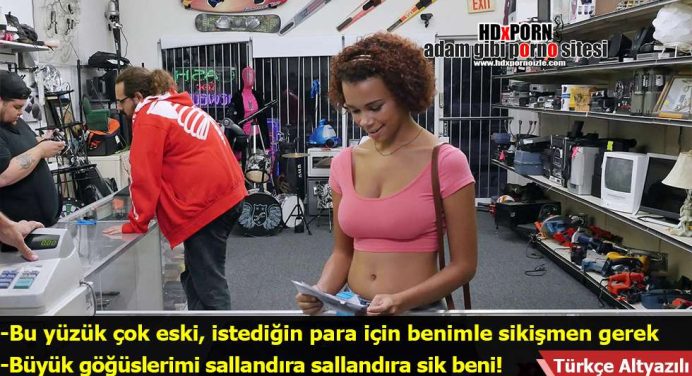 Büyük göğüslü zenci arka ofiste siktiriyor
